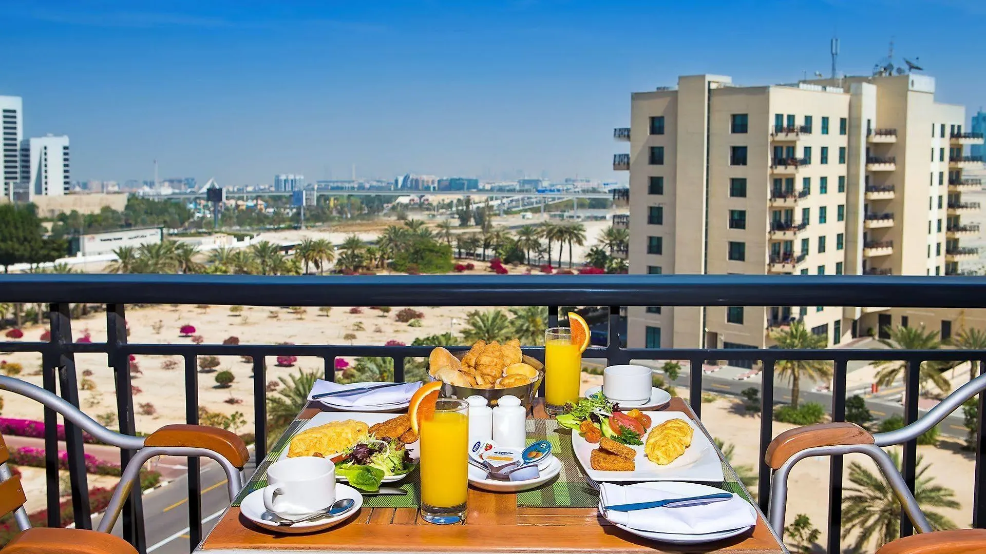 ***  Arabian Park Dubai, An Edge By Rotana Hotel איחוד האמירויות הערביות